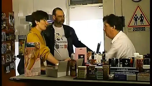 Carole, bir ailenin üvey annesi erkek arkadaşının büyük şişman eliyle sahtesini yapıyor!