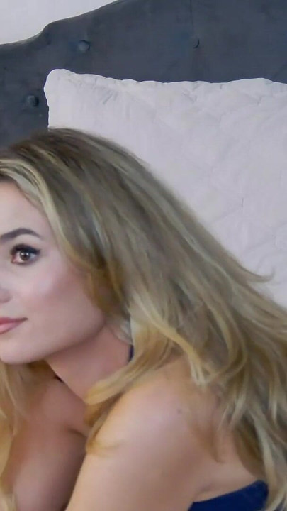 Helenwaldorf'tan ikonik an tanga içinde güzel götünü gösteriyor. Hızlı ve basit kaydolarak canlı sohbete katıl"