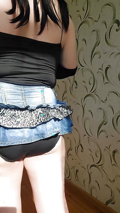 Balon götlü ponpon kız femboy gün ışığı altında tatlı yumuşak sarışın