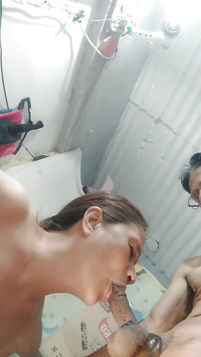 मेरी पत्नी से अच्छा चूसता है