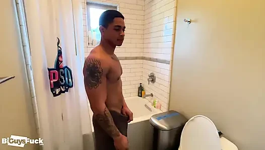 Gergin üniversiteli leon baharatlı bi seks yapıyor. Yeni tutku!