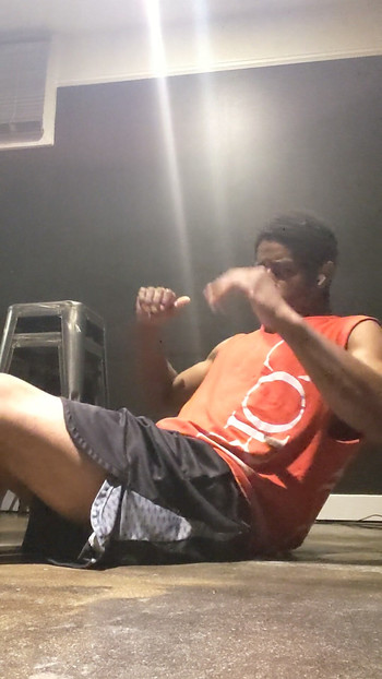Fitness streamer i kreator sadržaja, učitavanje tona fitnessa za rang, gledanje i dijeljenje sadržaja za parove u lice i Deepstro