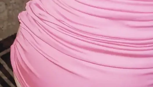 Би Пара В Розовом Платье