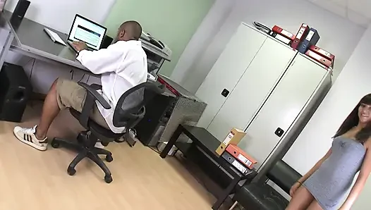 Dildo dolu olgun amcık her yere su sızdırıyor