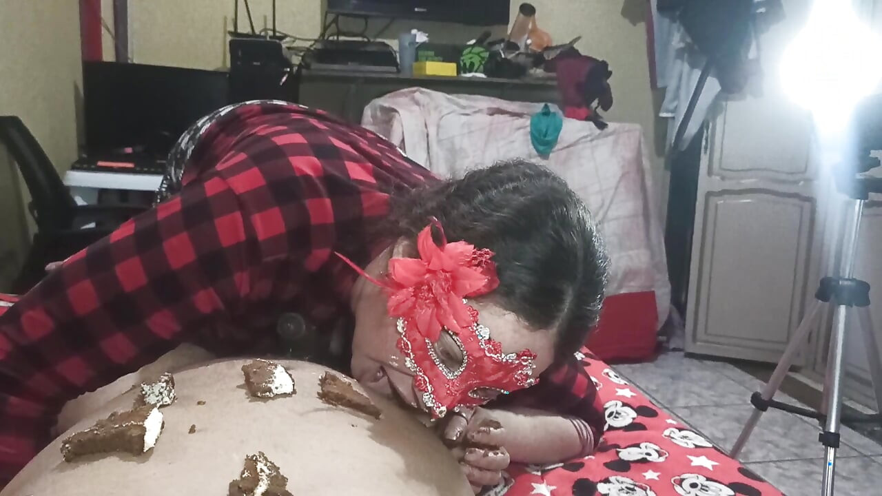 I play extreme with food with my husband: I lick cake and swallow his milk.