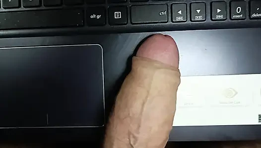 Kıllı yaramaz ofiste mastürbasyon yapıyor! Beni yut!