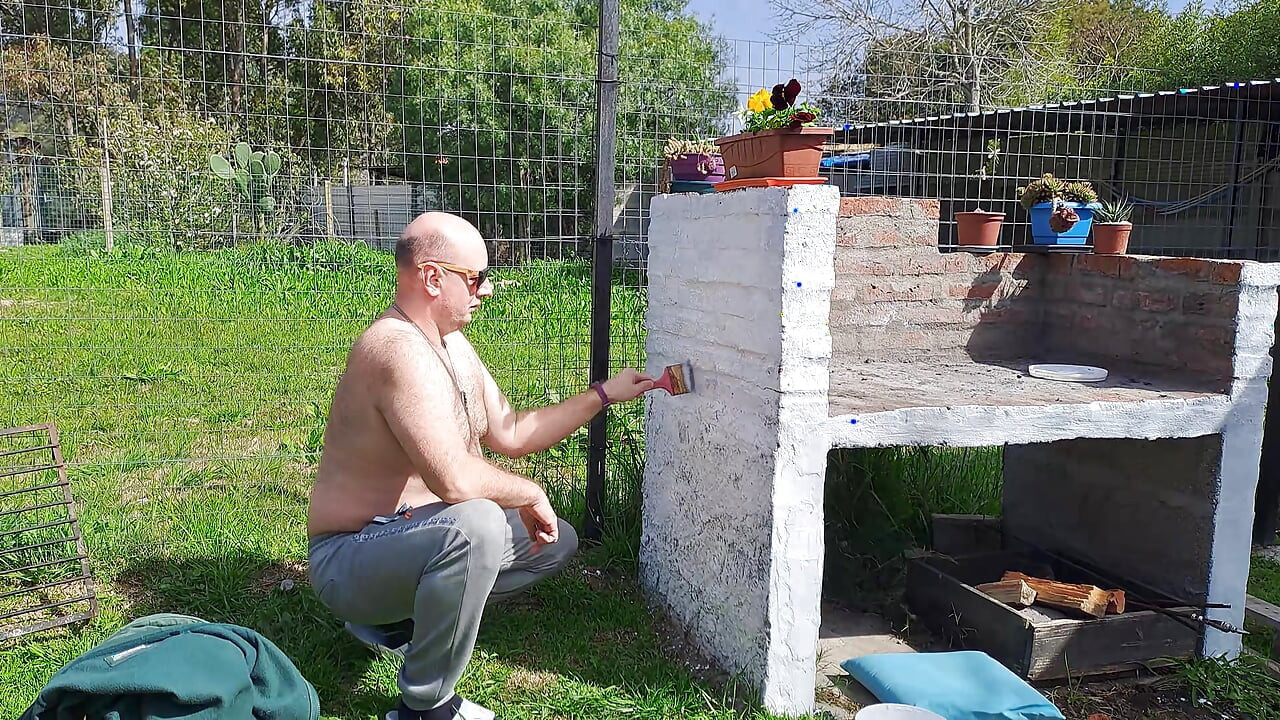 Homemade: amateur girlfriend teasing boyfriend while he works outside