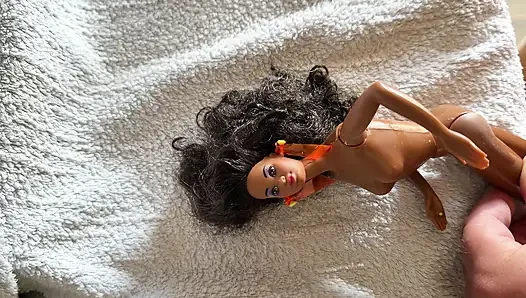 Ateşli zenci barbie bebek dölleniyor
