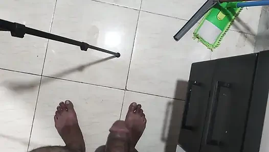 Kocası karısının götten ve amından sikilmesini izliyor