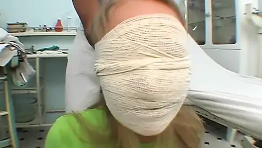 Seksi sarışın göt sikişi, amcık parmaklama, ayak yalama