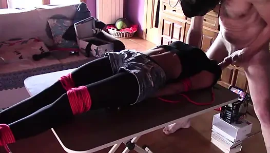 Yüksek topuklu ve külotlu çorapla 17 dakikalık aşırı oral seks ve gırtlağına kadar alma