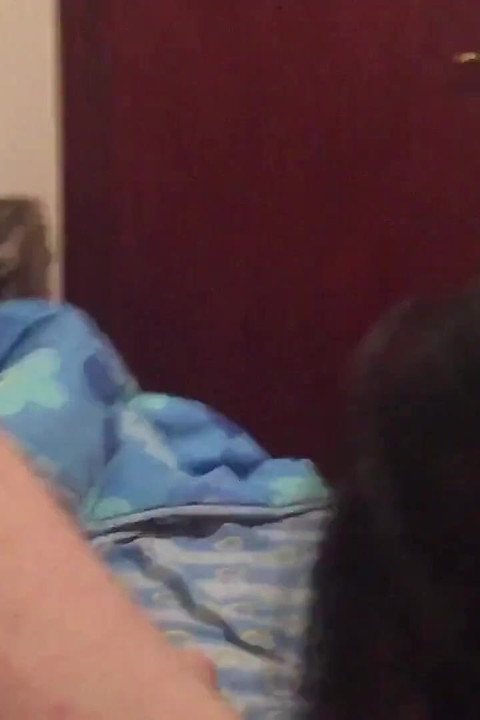 Мачеха тайно отправляет видео, как она мастурбирует своему пасыну и в конце концов просит его трахнуть ее.