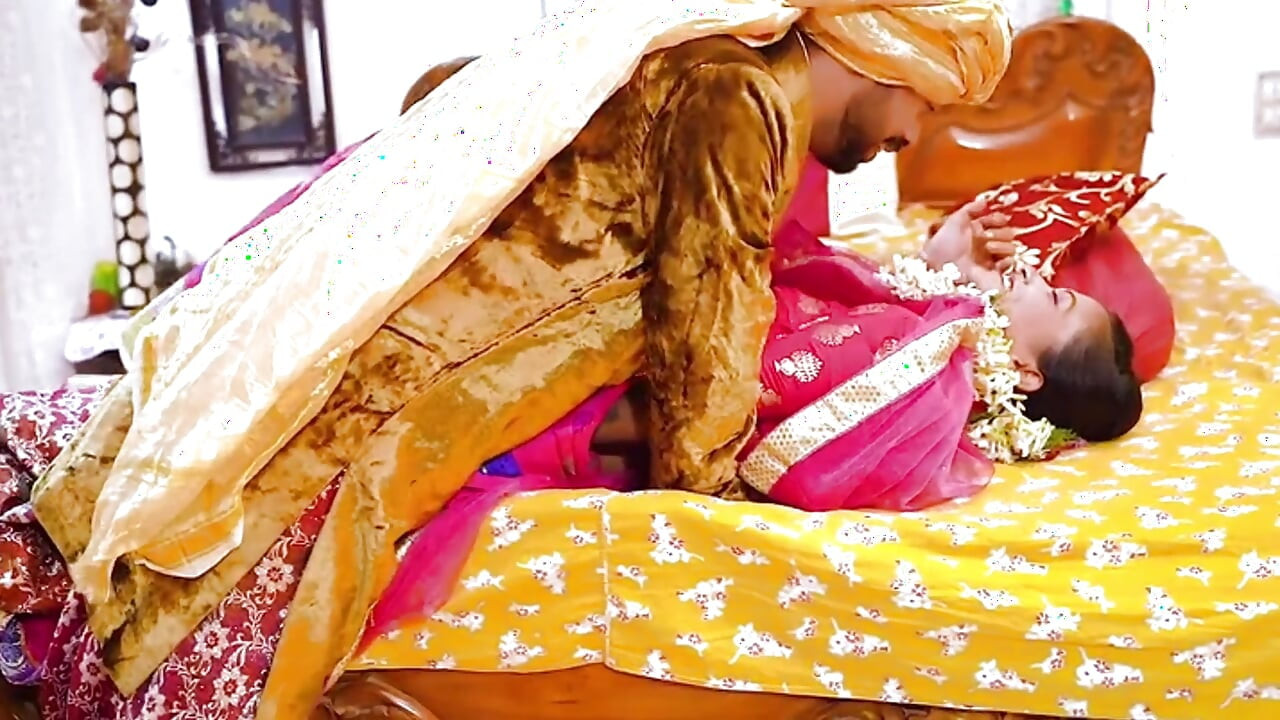 Raja ne naukrani ko sona dekar khusi khusi chod diya