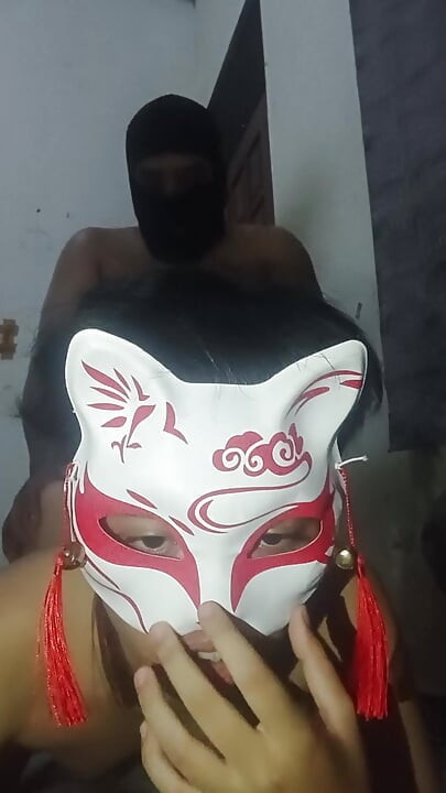 男勝りな女の子が美味しそうにため息をつく