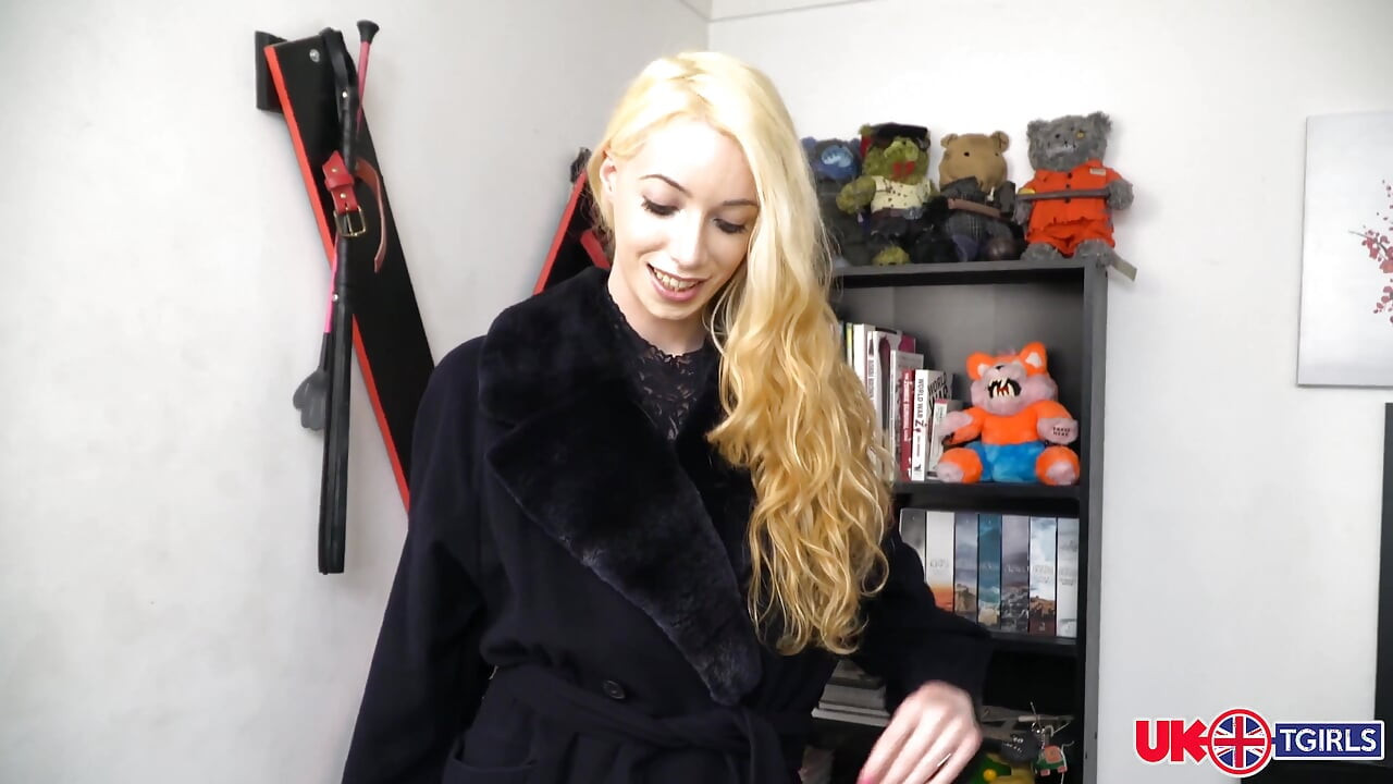 Londoner sensation sasha de sade
