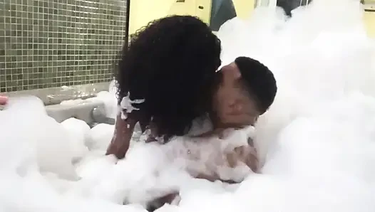 Di hotel dengan wanita Brasil cuckold