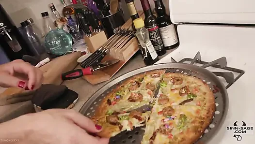 Büro-pizza-party-riesin mit sinn sage