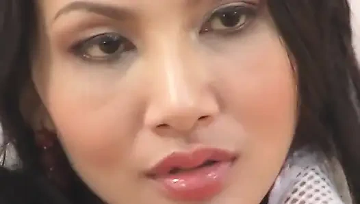 Сногсшибательная азиатская невеста соблазняет соло