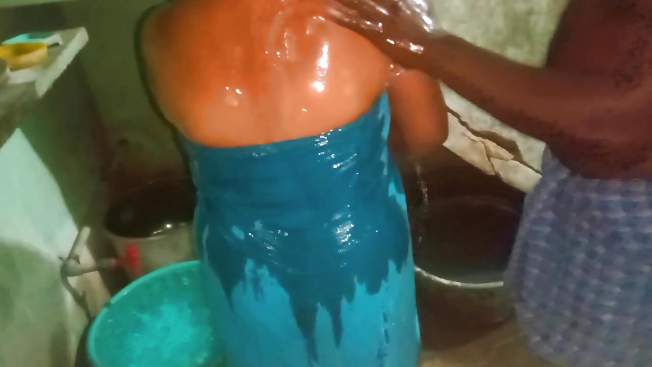 Indian village couple bathing sex video