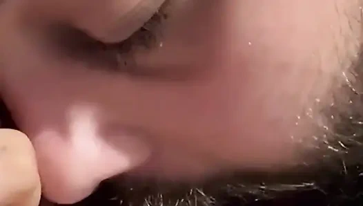 Отчим лижет мою хорошенькую киску