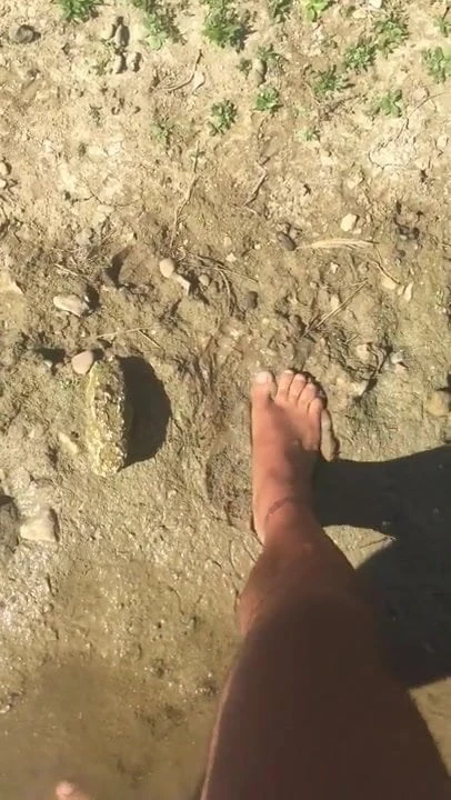 Jons bos u rečnom blatu