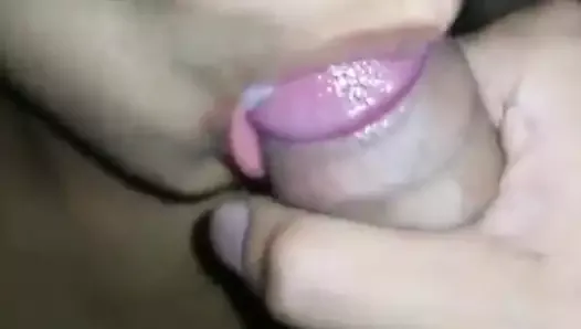 Une adolescente indienne se fait éjaculer dans la bouche et avaler - la chatte rose étroite d’une jeune demi-sœur indienne se fait baiser et avaler du sperme
