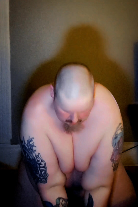 Showing off my fat titts