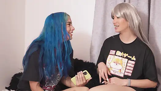 Yenifer und Min Galilea masturbieren zusammen. Min Galilea