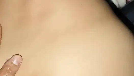 FICKENDES PINAY-MILF-HAUSMÄDCHEN NACH DEM PUTZEN DES HAUSES