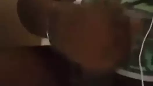 Büyük zenci yarağı sert boşalıyor