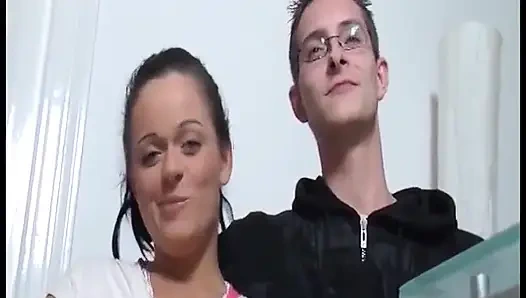 Komşu Buluşması Dörtlü Seks - Azgın Alman Komşular Değiş Tokuş Yapıyor Ve Sakso Çekiyor Ve Parmaklıyor