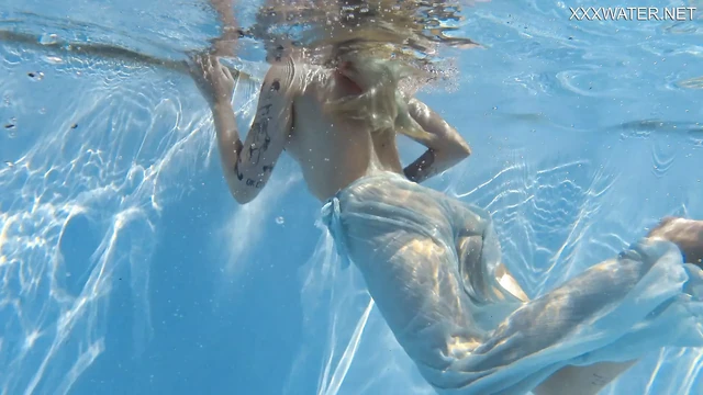 Mimi Cica yet again shows how sexy she can swim