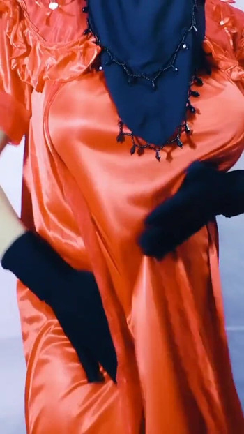 Khoảnh khắc quan trọng từ "Mẹ kế xinh đẹp Bengali qua đêm với con trai riêng của cô ấy và làm tình với anh ta"