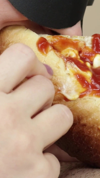 Emotivni trenutak iz "Kurac gotov u mom posebnom hotdogu"