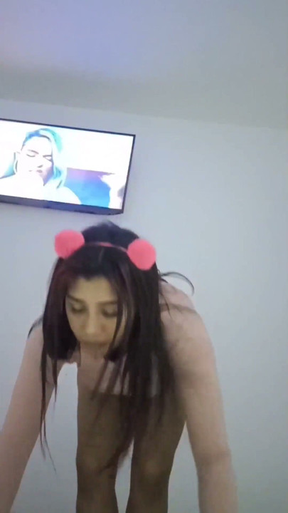 Büyük memeli esmer karım akşam yemeğini pişiriyor ve sonra o kahverengi kıçını büyük horozumla becermeye gidiyor – new york birliği | Klip 1