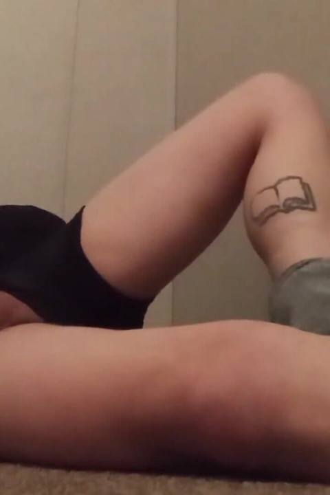 Provocando minha namorada; Vestindo cuecas boxer e leggings