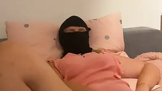 Anna kendimi yatakta amcıkla sikiyor