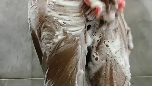 Amcıkla banyo yapıyor