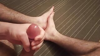 Spuszczanie na stopach, mokry kutas masaż stóp fetysz