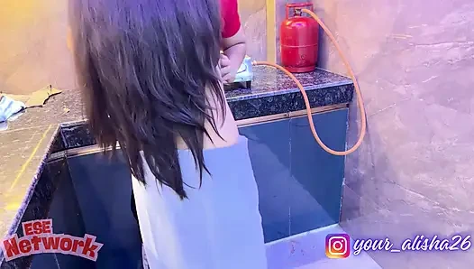 Bhabhi Ne Bulaya Sabzi Waale Ko Gharpe aur phir Ghapa-gap-ghapa-gap...