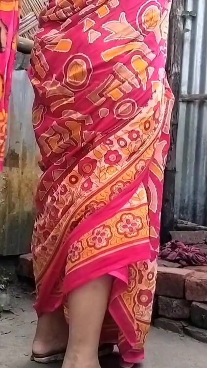 Zapanjujući trenutak iz "Red Saree Village: Seks udane žene (službeni video Villagesex91)"