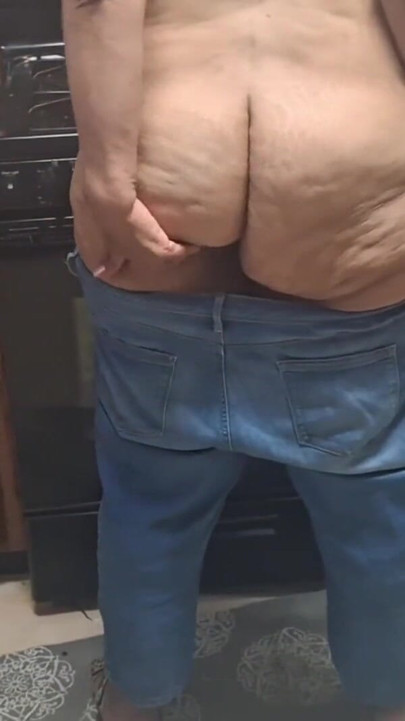 JAMAL ANAL KING FILMT TÄGLICH ANAL KÖNIGIN, DAMIT SIE IHREN FETTEN SAFTIGEN ARSCH SEHEN KANN | Clip 1