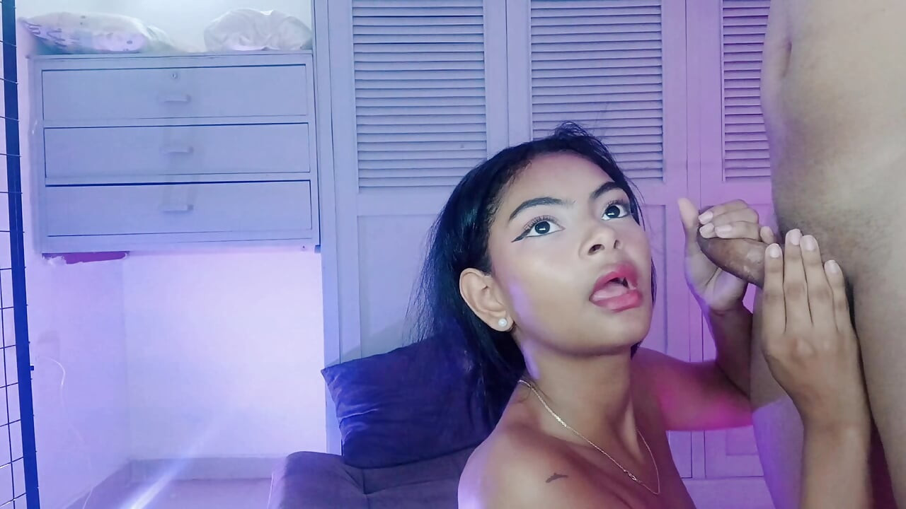 She fucked a wet pussy with her finger and I ejaculated sweetly