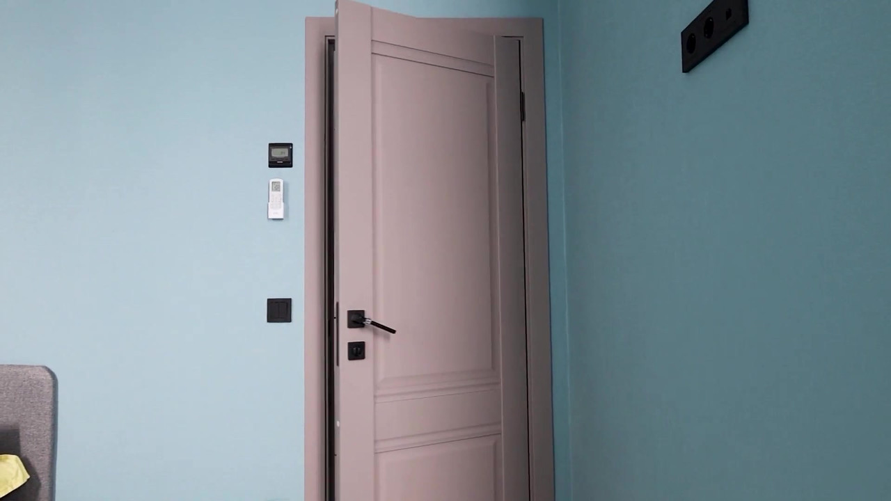 热辣继母不小心把继子的鸡巴插入了她紧致的阴户