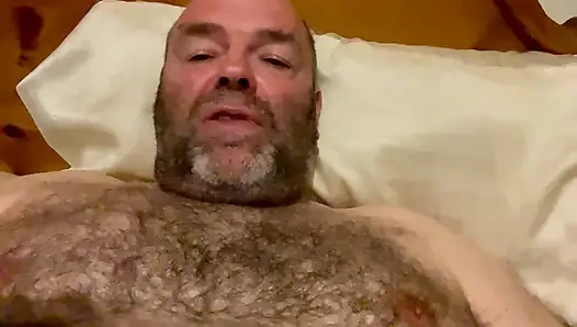 Lanista Bear получает его пахи в сливках и успокаивают из-за красного грубого запрос кожи, Inc камшот