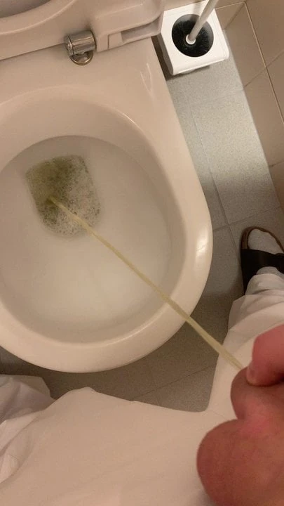 Ich pisse - I am pissing