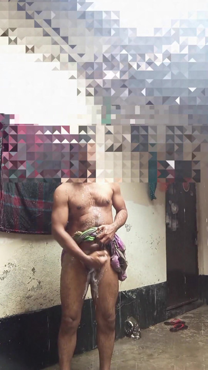 I am a Bangladeshi sexy boy, I love to masturbate so I finished masturbating while getting wet in the rain water. | Clip 1