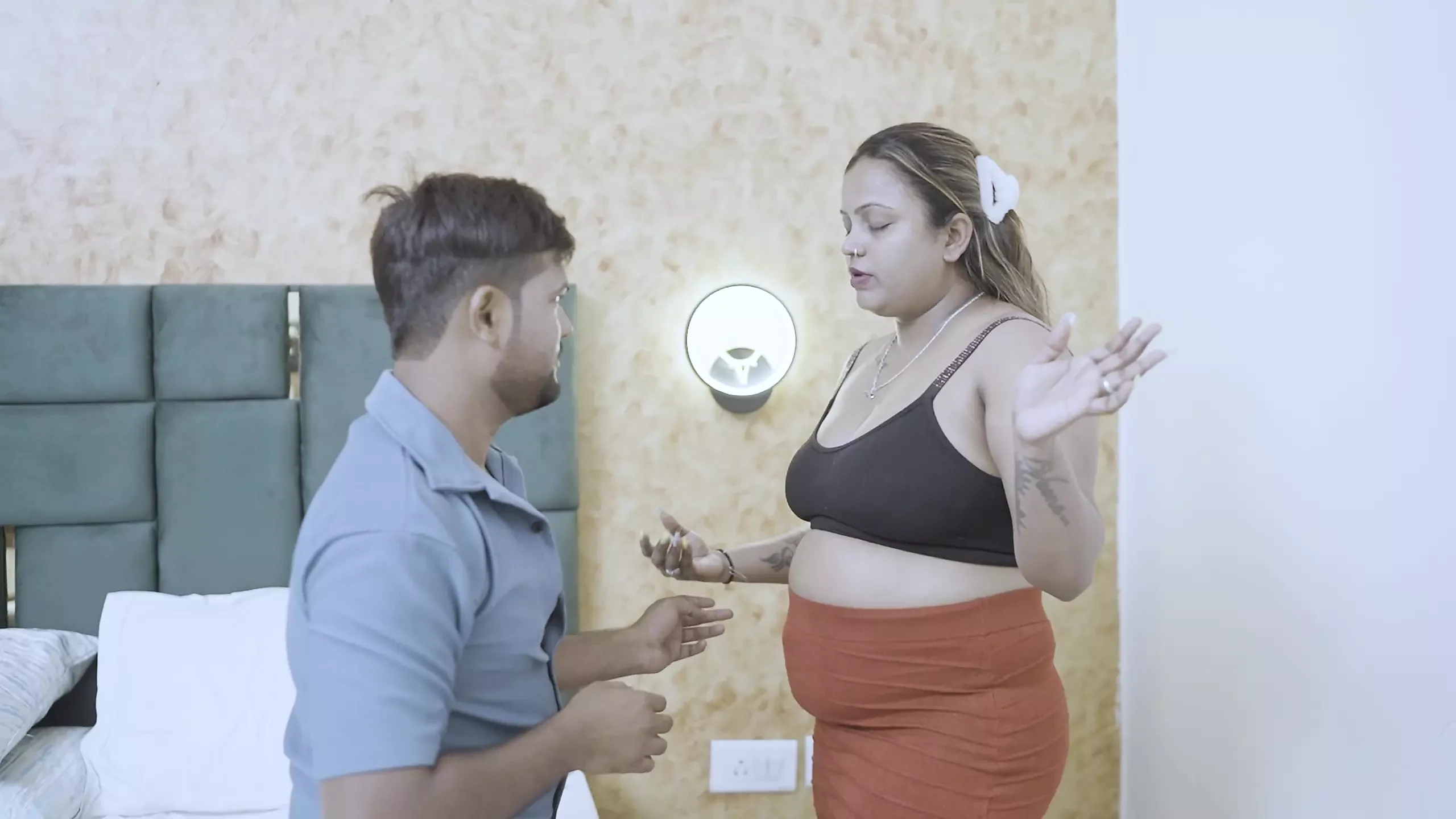 Seeing the lone sister-in-law, the brother-in-law pressed and fucked, the sister-in-law became happy, stranger, brother-in-law