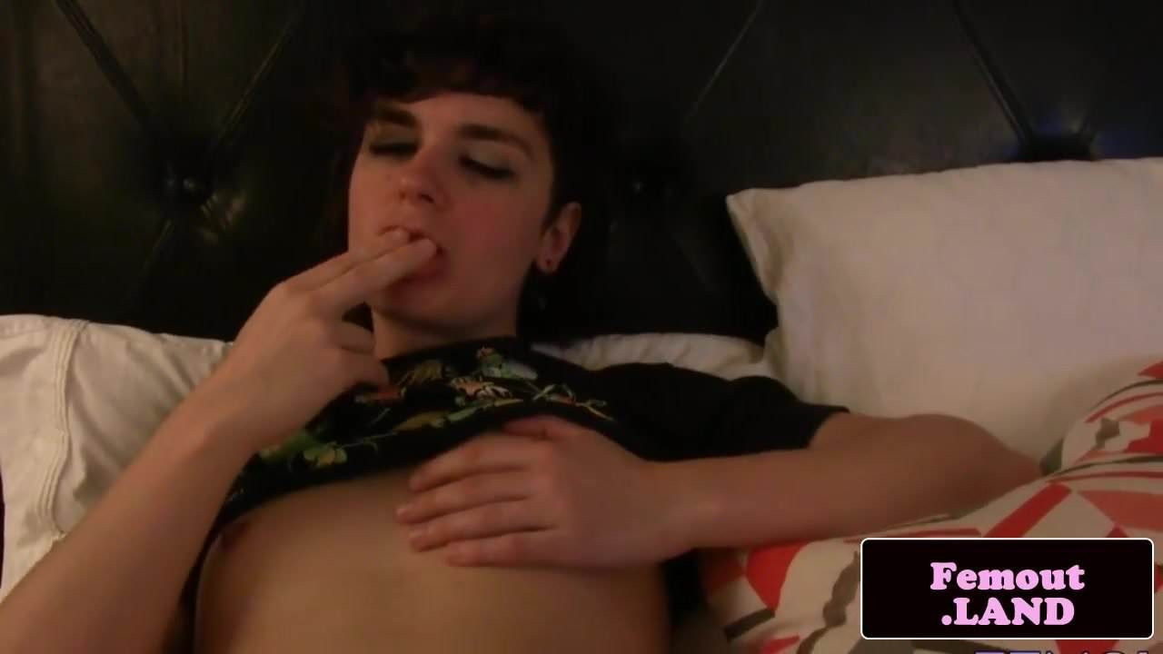 Amateur tgirl jerking while toying herself