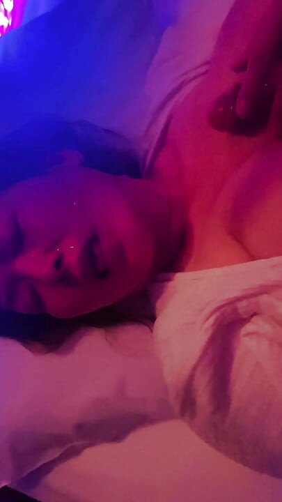 자위하는 유부녀 돕기